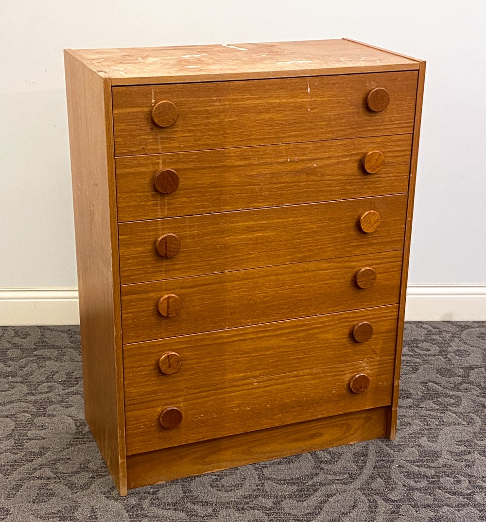 DANISH TEAK CHEST OF DRAWERS C. 1960S: Dimension: H 39.5" x W 29.75" x D 16" Condition: Rubs and dings. Sun-fading and discoloration. Wear consistent with age and use.