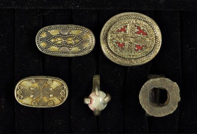 GROUPING OF 5 BERBER SILVER & METAL RINGS: Grouping of 5 Berber rings. 4 silver and 1 metal ring. Dimensions: Largest: 1.5" long. Varied Ring sizes. From a Port Chester, NY Estate