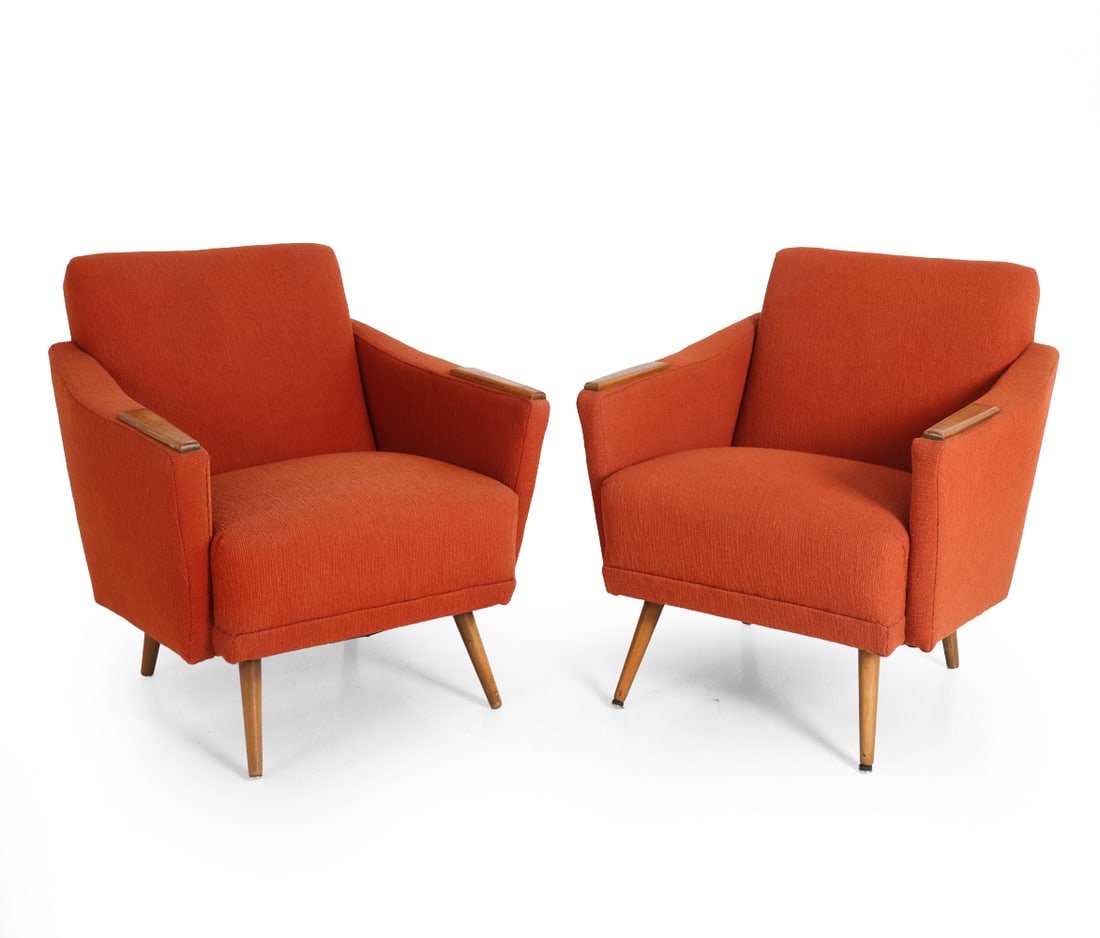 PAIR STYLE OF KURT OSTERVIG LOUNGE CHAIRS C. 1950S: Dimensions: H 33" x W 28" x D 28" x SH 17.25". Condition: Fading and water spots. Wear consistent with age and use, including scuffs and scratches. PT018