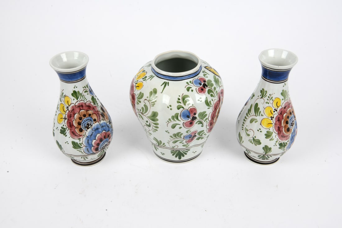DELFT CERAMIC GROUPING - 10