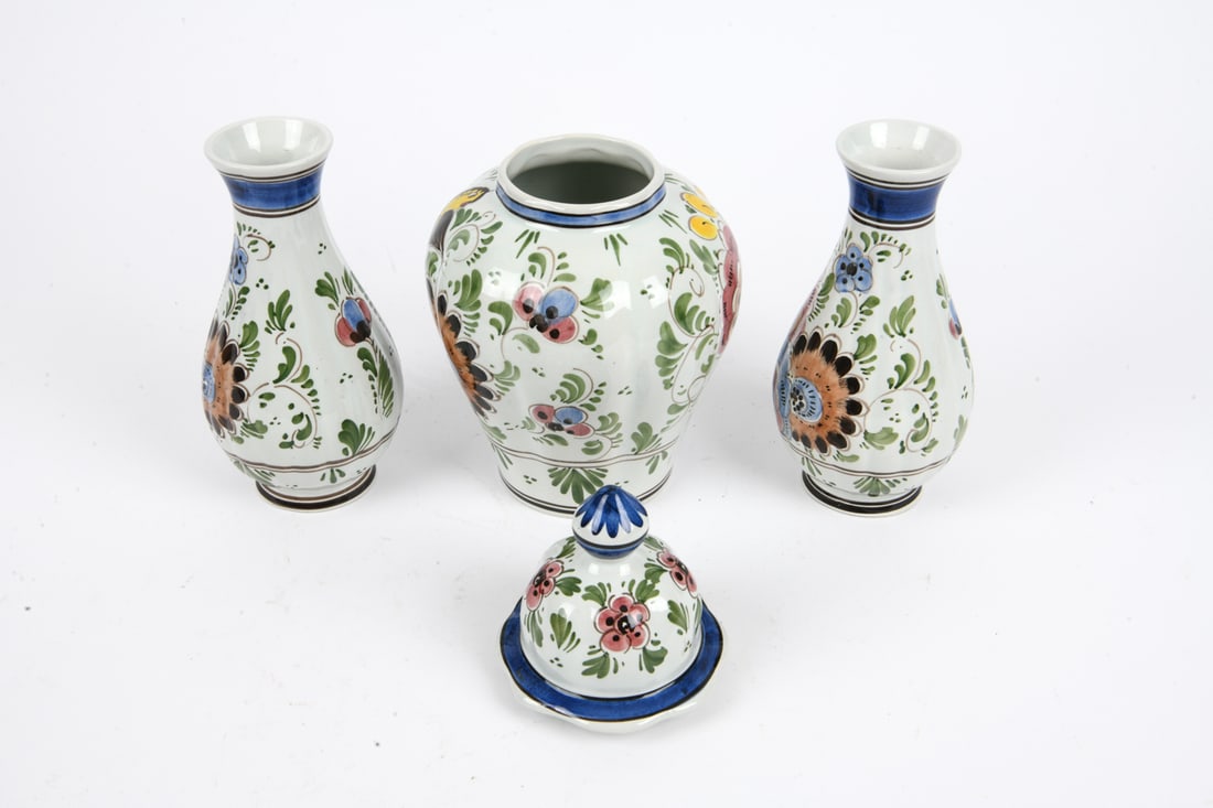 DELFT CERAMIC GROUPING - 8