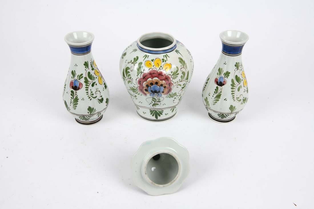 DELFT CERAMIC GROUPING - 9