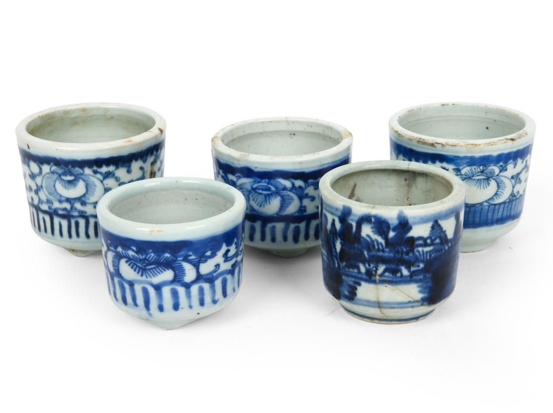 (6) CHINESE BLUE AND WHITE PORCELAIN BOWLS: China, 19th century. Dimensions: (Tallest) H 3.5" x W 4.25" Condition: Cracks, scuffs, and loss of finish.