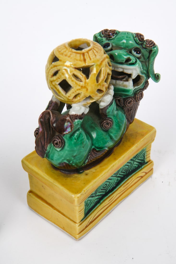 CHINESE CERAMIC FOO LION GROUPING - 10