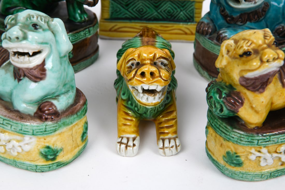 CHINESE CERAMIC FOO LION GROUPING - 4