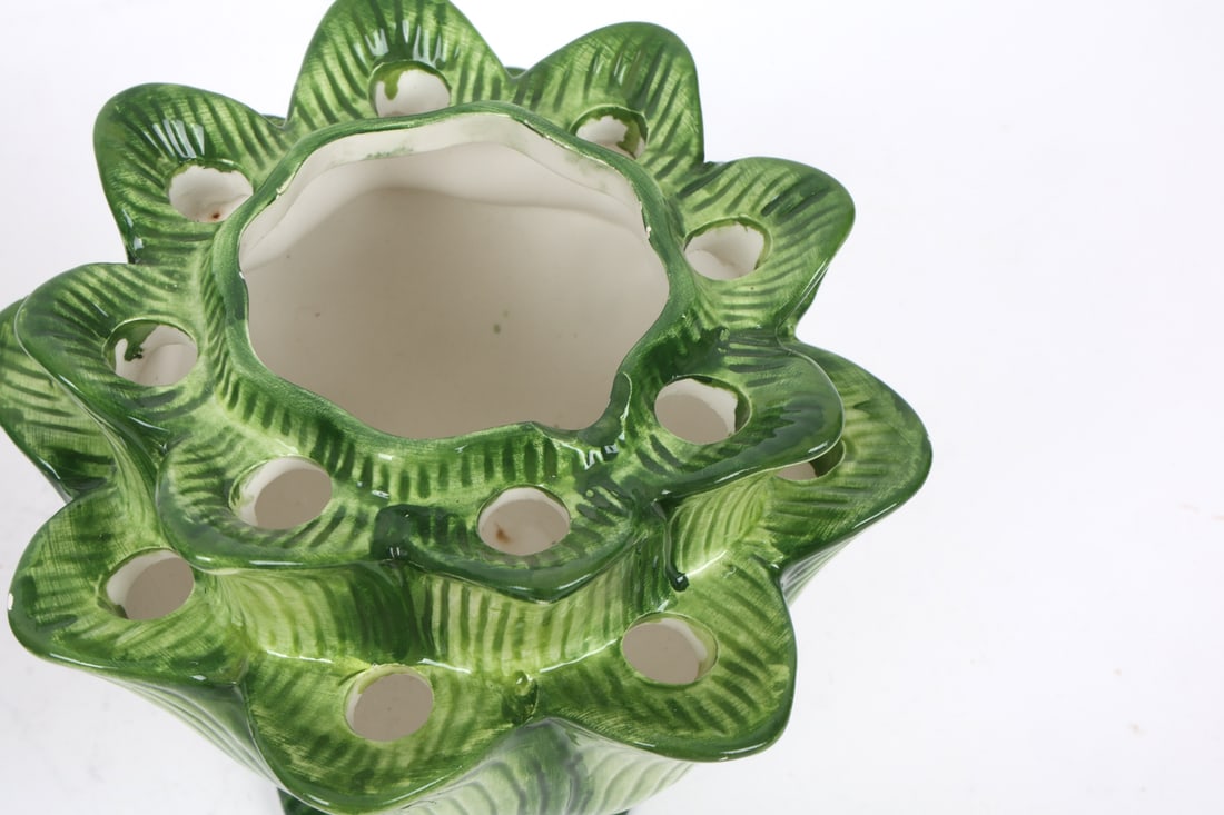 DECORATIVE CERAMICS GROUPING - 11