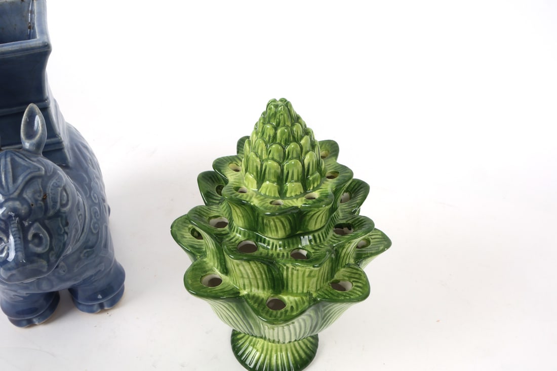 DECORATIVE CERAMICS GROUPING - 3