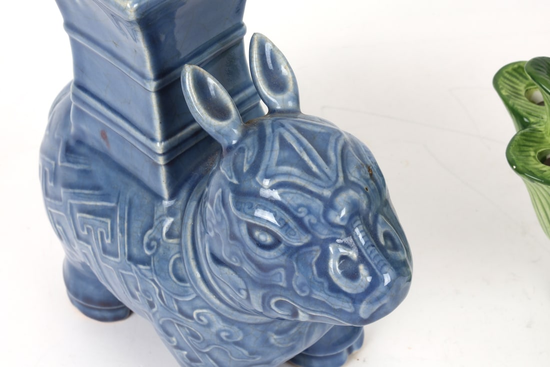 DECORATIVE CERAMICS GROUPING - 4
