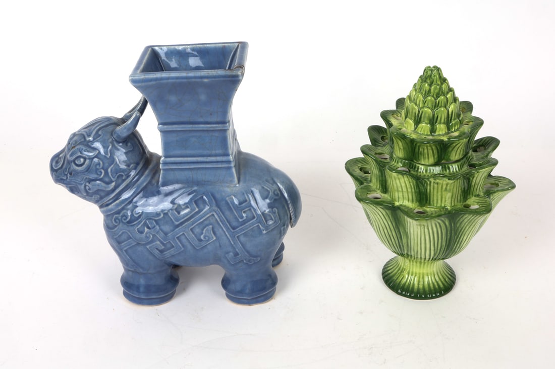 DECORATIVE CERAMICS GROUPING - 6