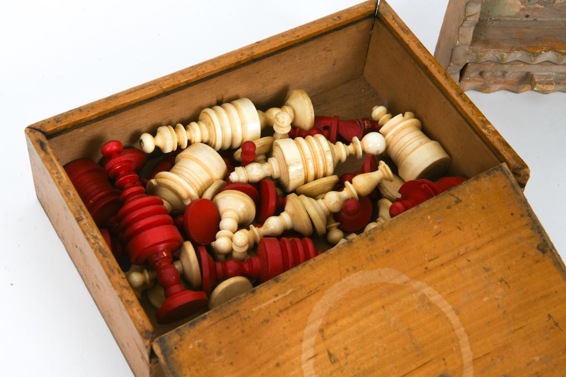 VINTAGE DECORATIVE GROUPING - 8