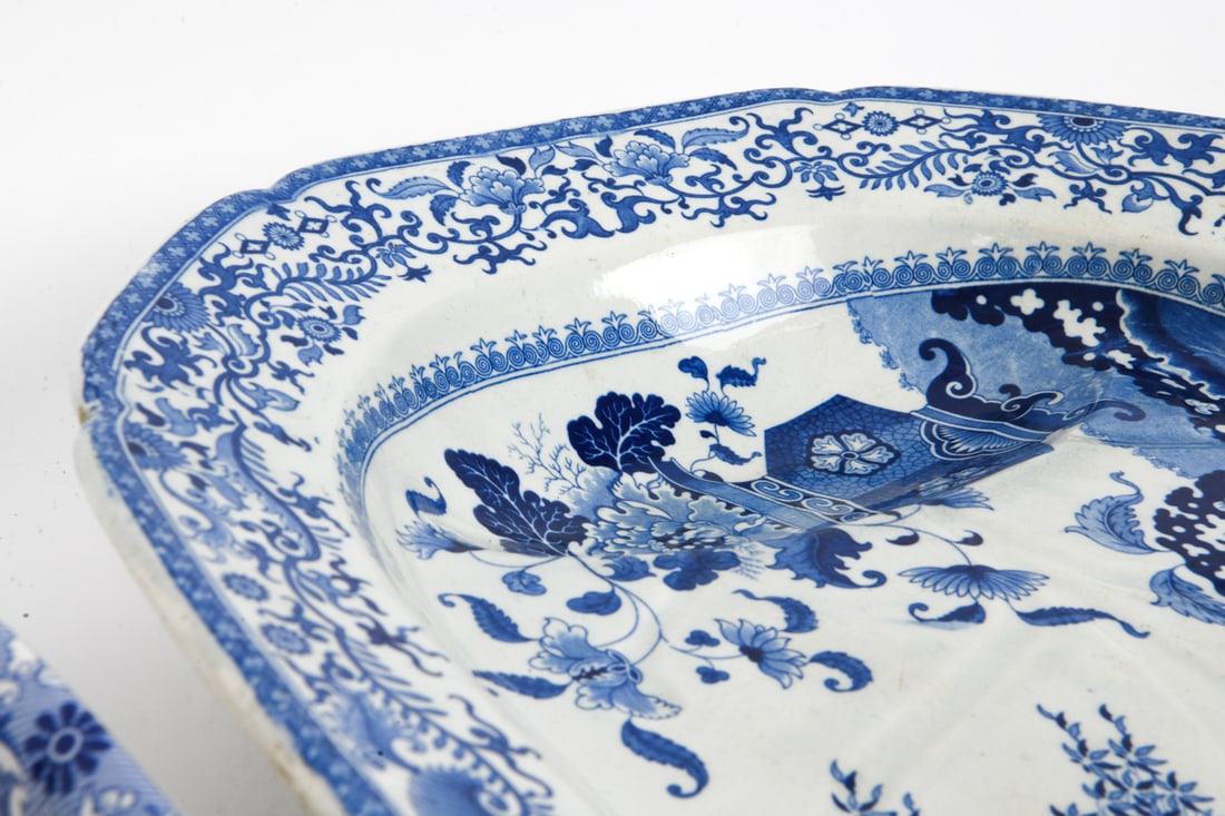 BLUE & WHITE TRANSFERWARE CERAMIC GROUPING - 12