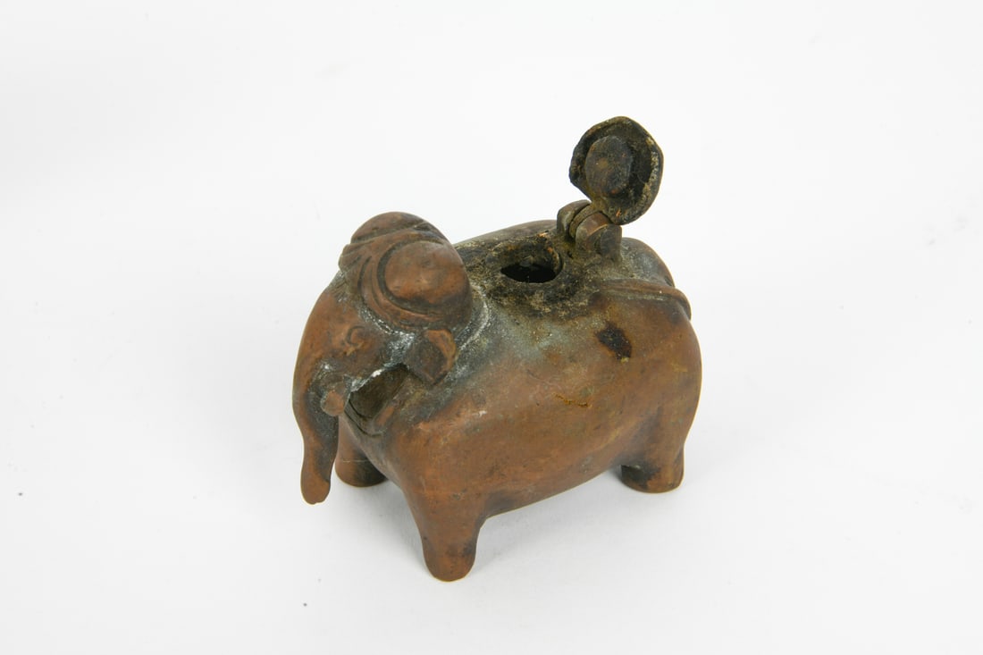 CHINESE DECORATIVE GROUPING - 10