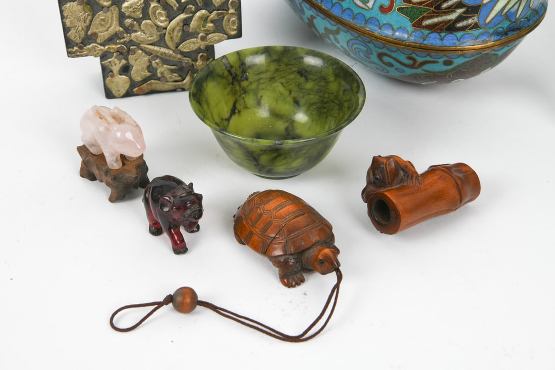 CHINESE DECORATIVE GROUPING - 12