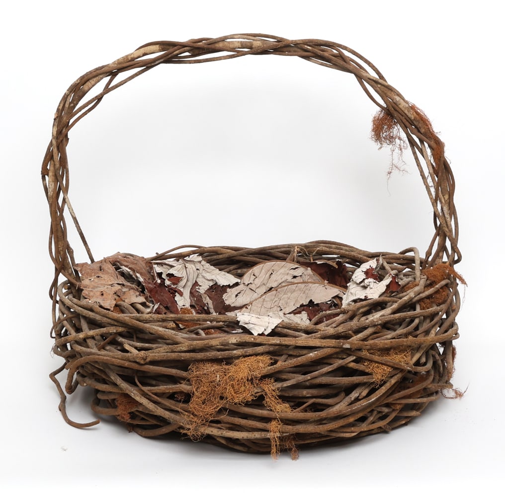 BIRDS NEST BASKET SCULPTURE: Large birds nest sculpture made from wood with leaf decoration. Unmarked. Dimensions: H 26" x W 32" Condition: Wear consistent with age and use. Scuffs, rubs, loss to bark, fading, soiling.