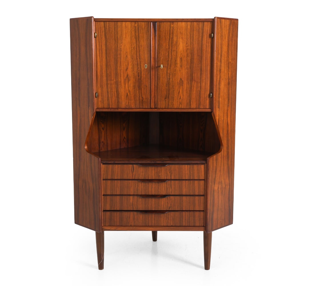 STYLE OF OMANN JUNN DANISH ROSEWOOD CORNER CABINET (1 of 20)