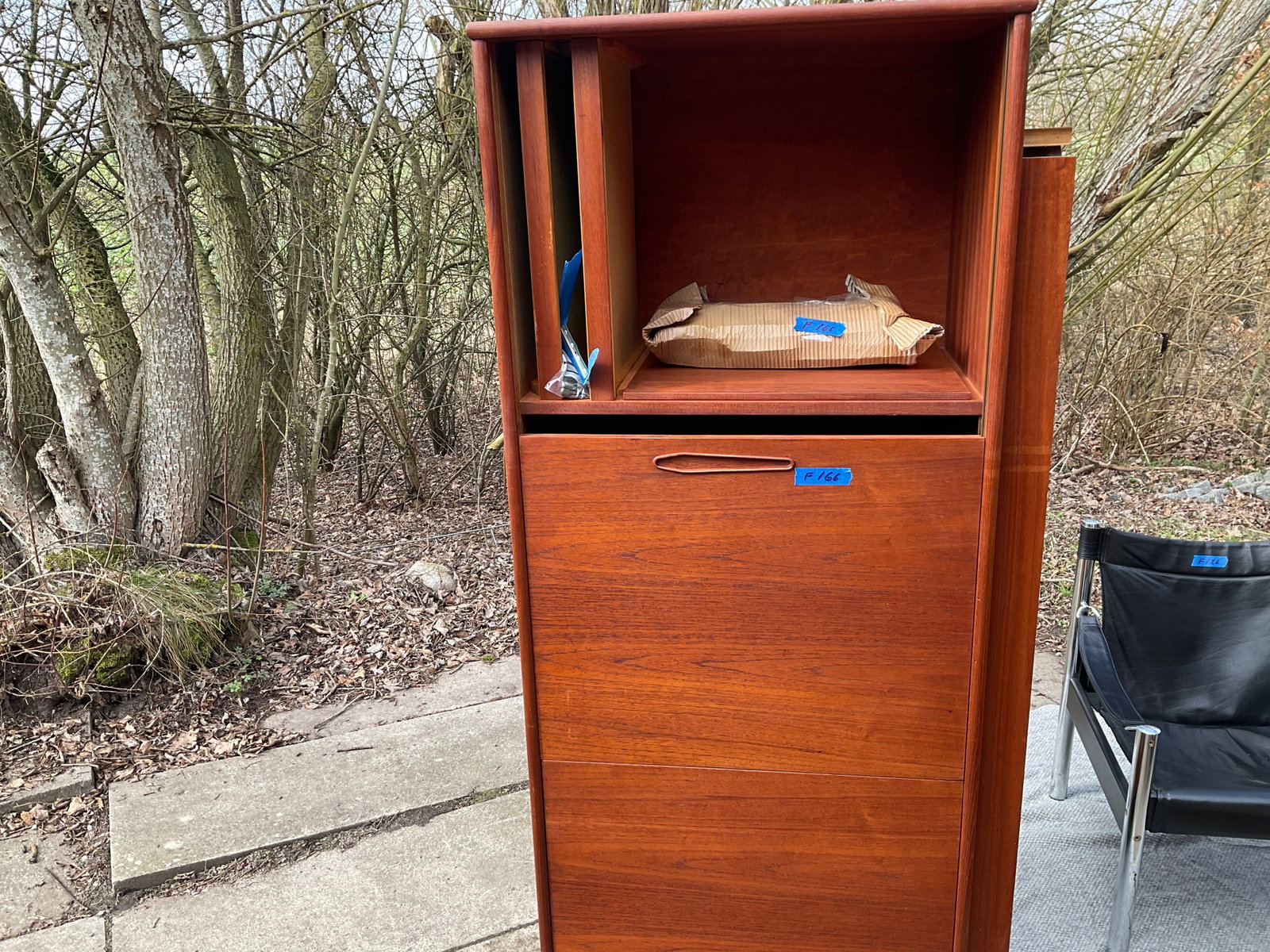 DANISH TEAK SIDEBOARD WITH SLIDING DOORS (1 of 17)