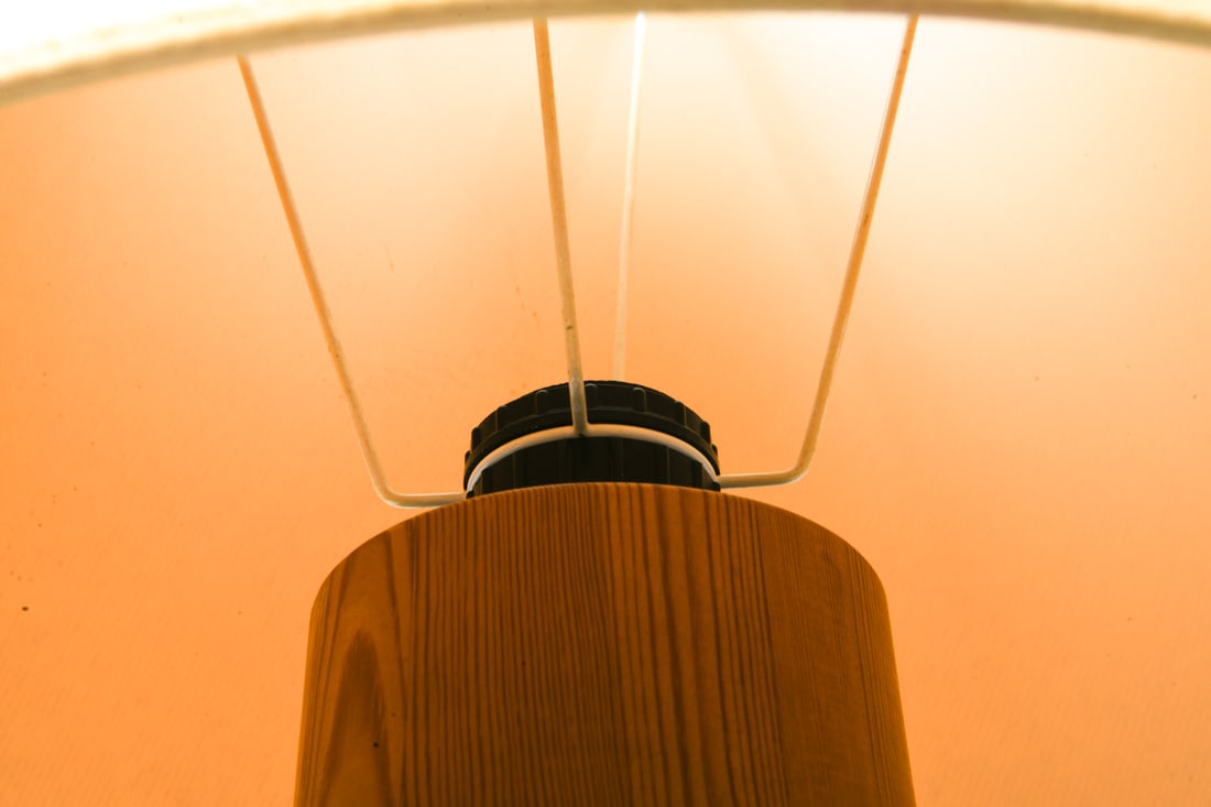 SCANDINAVIAN PINE TABLE LAMP C. 1970S - 5