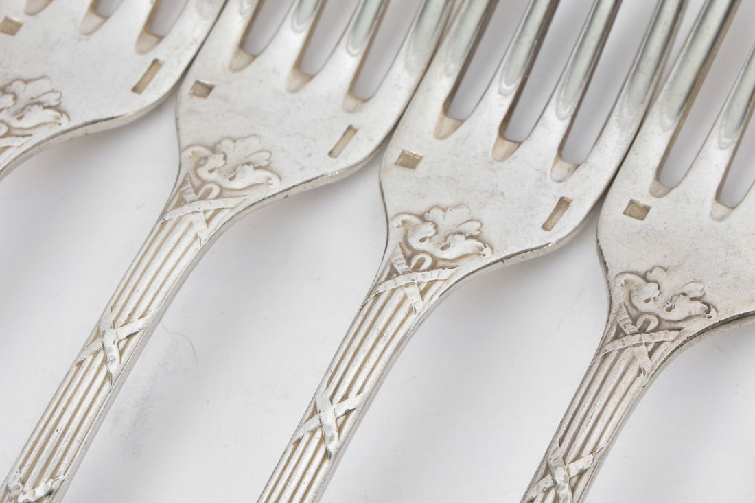 CHRISTOFLE RUBANS SILVERPLATE FLATWARE GROUPING - 12