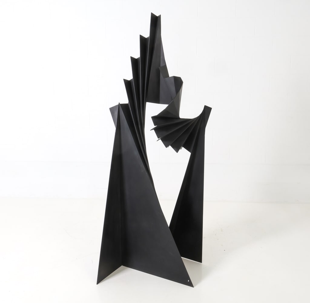 ROBERT ROESCH BLACK STEEL ABSTRACT SCULPTURE: Folded and painted abstract steel in geometric forms by Robert Roesch (American, b. 1946). Apparently Unsigned. Date of Acquisition: 1980s. Dimensions: H 73 1/5 ? x W 33? x D 17? Condition: Wear