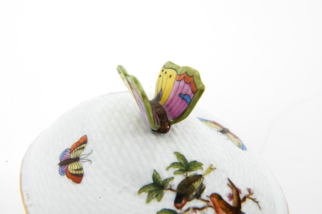 HEREND PORCELAIN GROUPING - 15