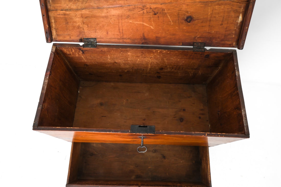 ANTIQUE PRIMINITVE PINE BLANKET CHEST - 11