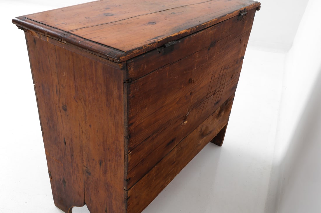 ANTIQUE PRIMINITVE PINE BLANKET CHEST - 16