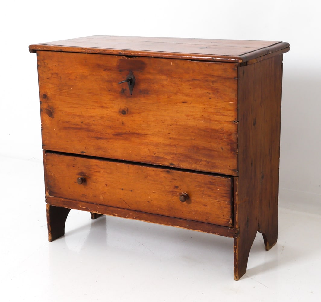 ANTIQUE PRIMINITVE PINE BLANKET CHEST (1 of 1)
