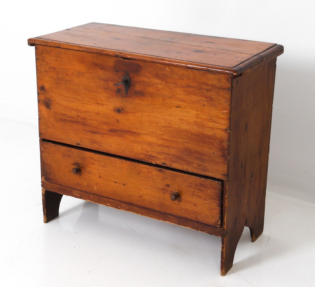 ANTIQUE PRIMINITVE PINE BLANKET CHEST - 2