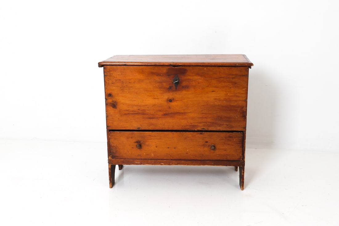 ANTIQUE PRIMINITVE PINE BLANKET CHEST - 3