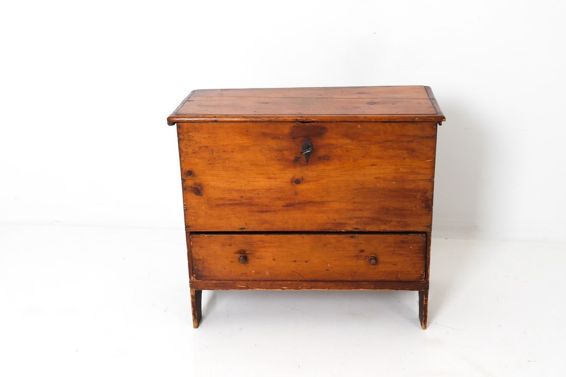 ANTIQUE PRIMINITVE PINE BLANKET CHEST - 4