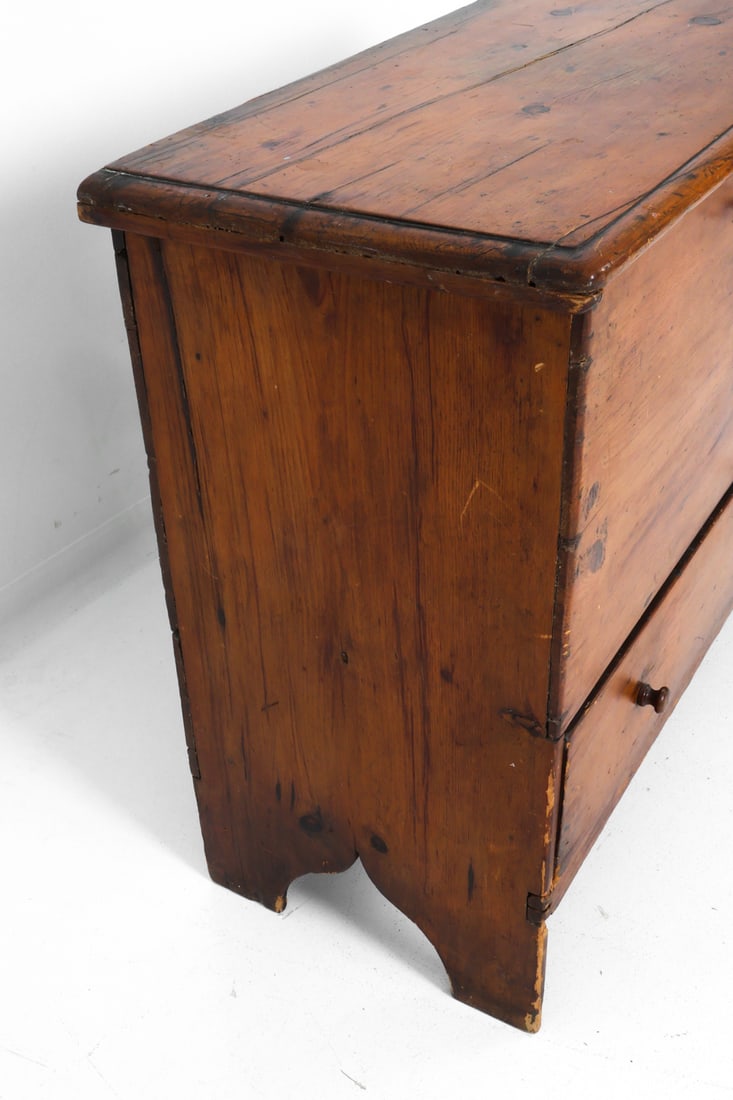 ANTIQUE PRIMINITVE PINE BLANKET CHEST - 7