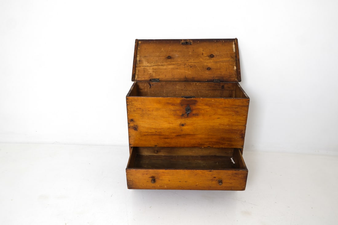 ANTIQUE PRIMINITVE PINE BLANKET CHEST - 9