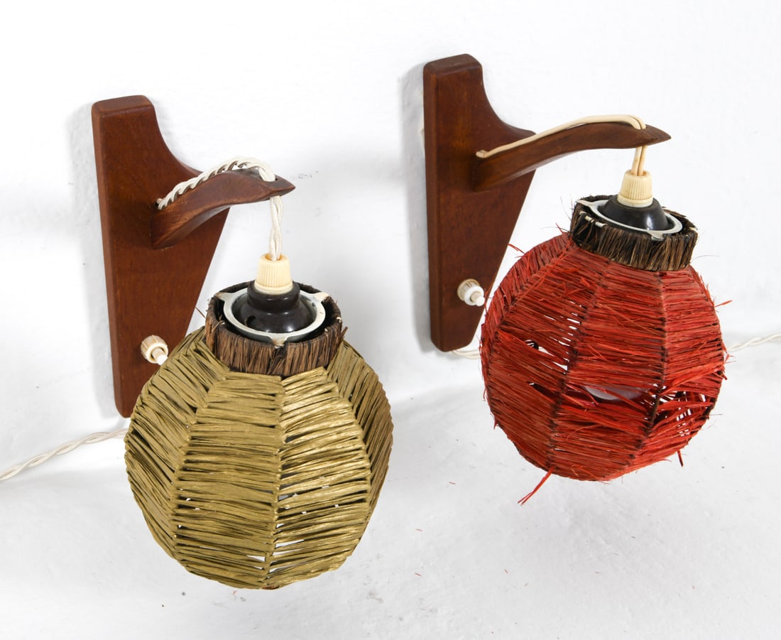PAIR OF DANISH TEAK WALL SCONCES C. 1960S (1 of 9)