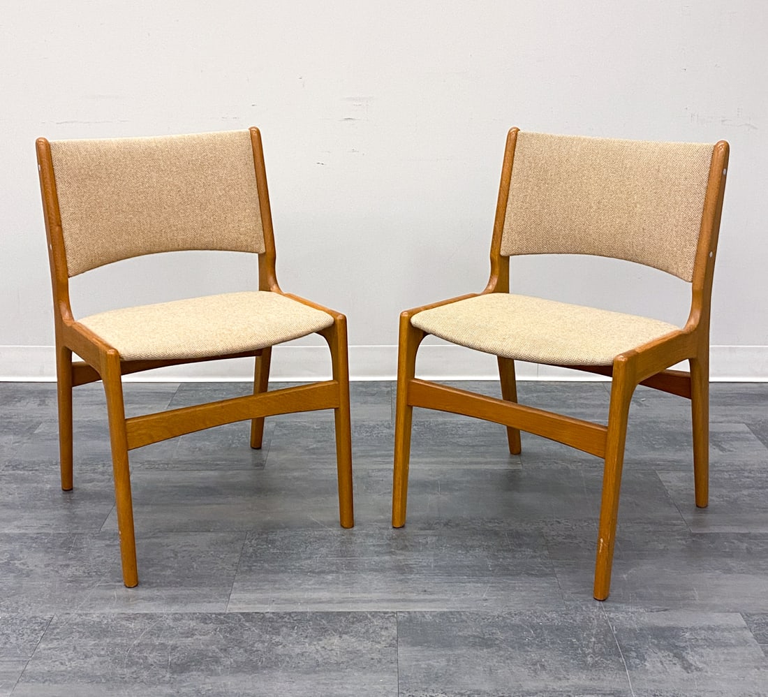 PAIR OF ERIK BUCH STYLE DANISH OAK DINING CHAIRS (1 of 12)
