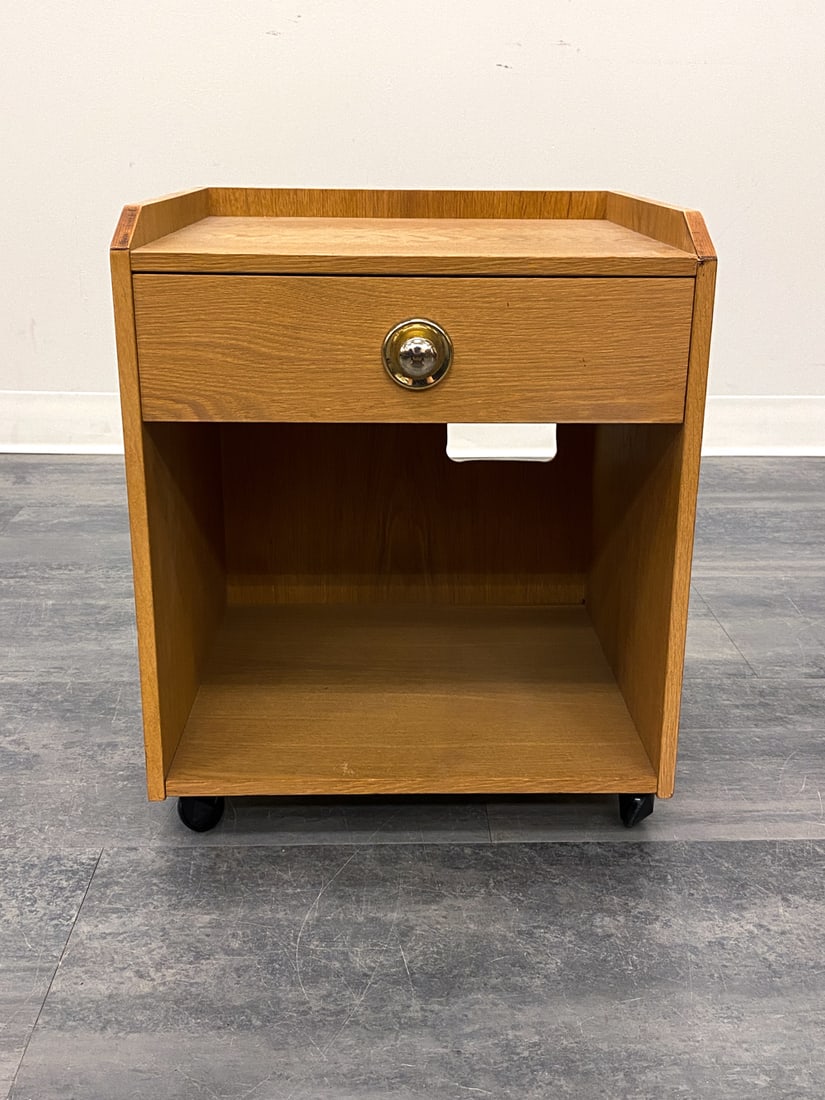 SCANDINAVIAN OAK NIGHTSTAND - 4