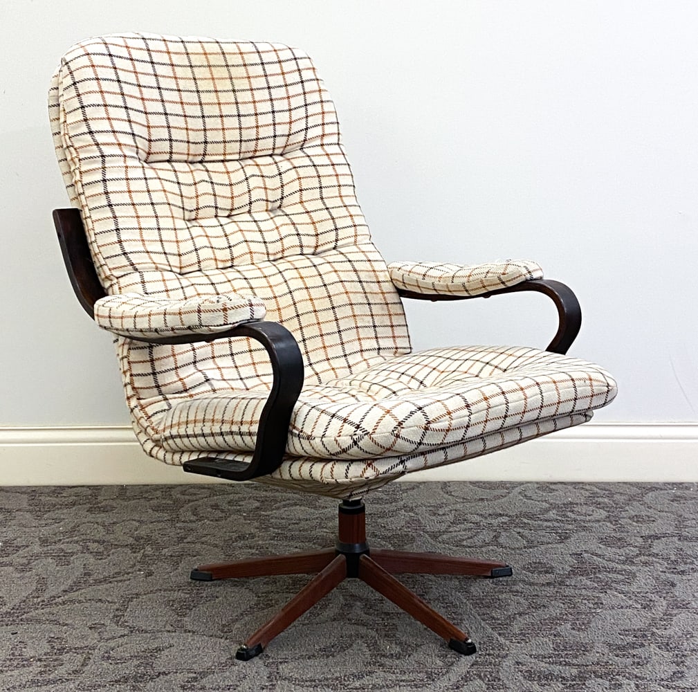 HOMA DANISH SWIVEL LOUNGE CHAIR C. 1970S: Marked to lining. Denmark, circa 1970s. Dimension: H 36" x W 28.5" x D 32" x Sh 16" Condition: Discoloration to cushions, rubs and dings to armrest and legs, Wear consistent with age and use,