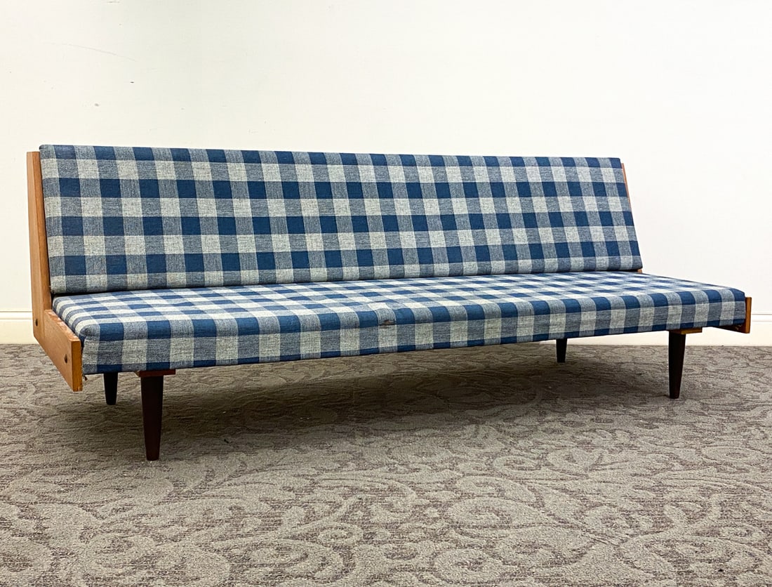 STYLE OF WEGNER DANISH TEAK DAYBED SOFA C. 1970S (1 of 14)