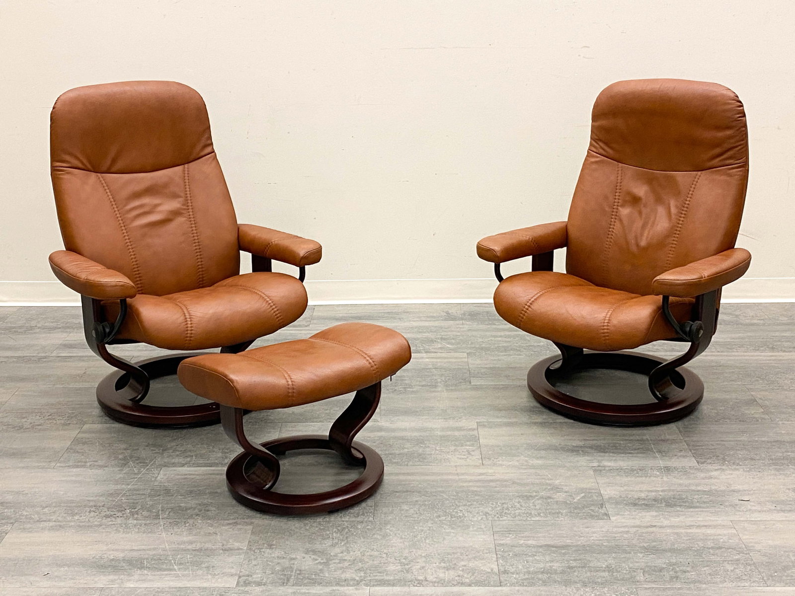 PAIR EKORNES CONSUL LEATHER CHAIRS W/ OTTOMAN (1 of 18)