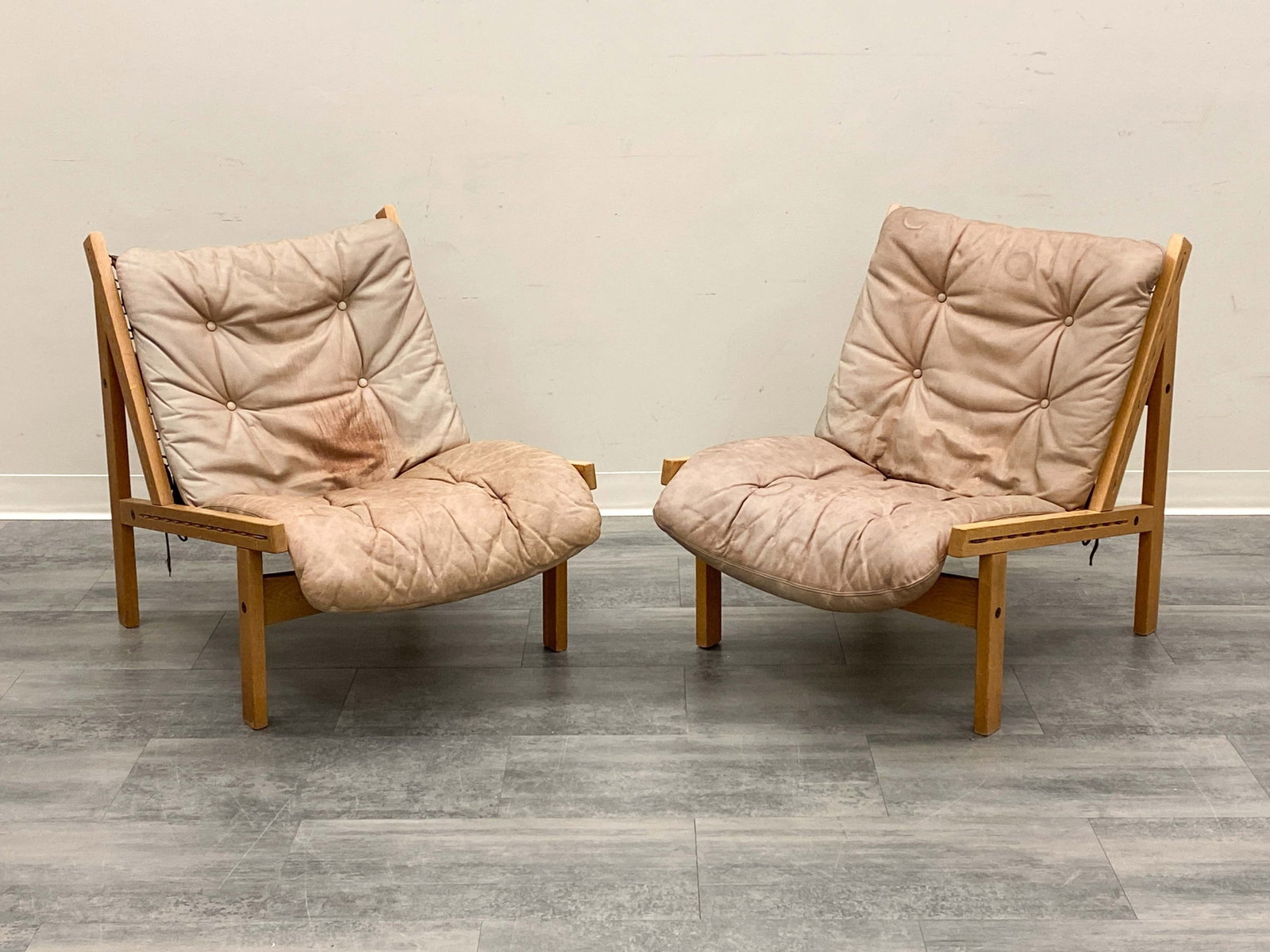 PAIR HUNTER LOUNGE CHAIRS BY TORBJORN AFDAL (1 of 15)