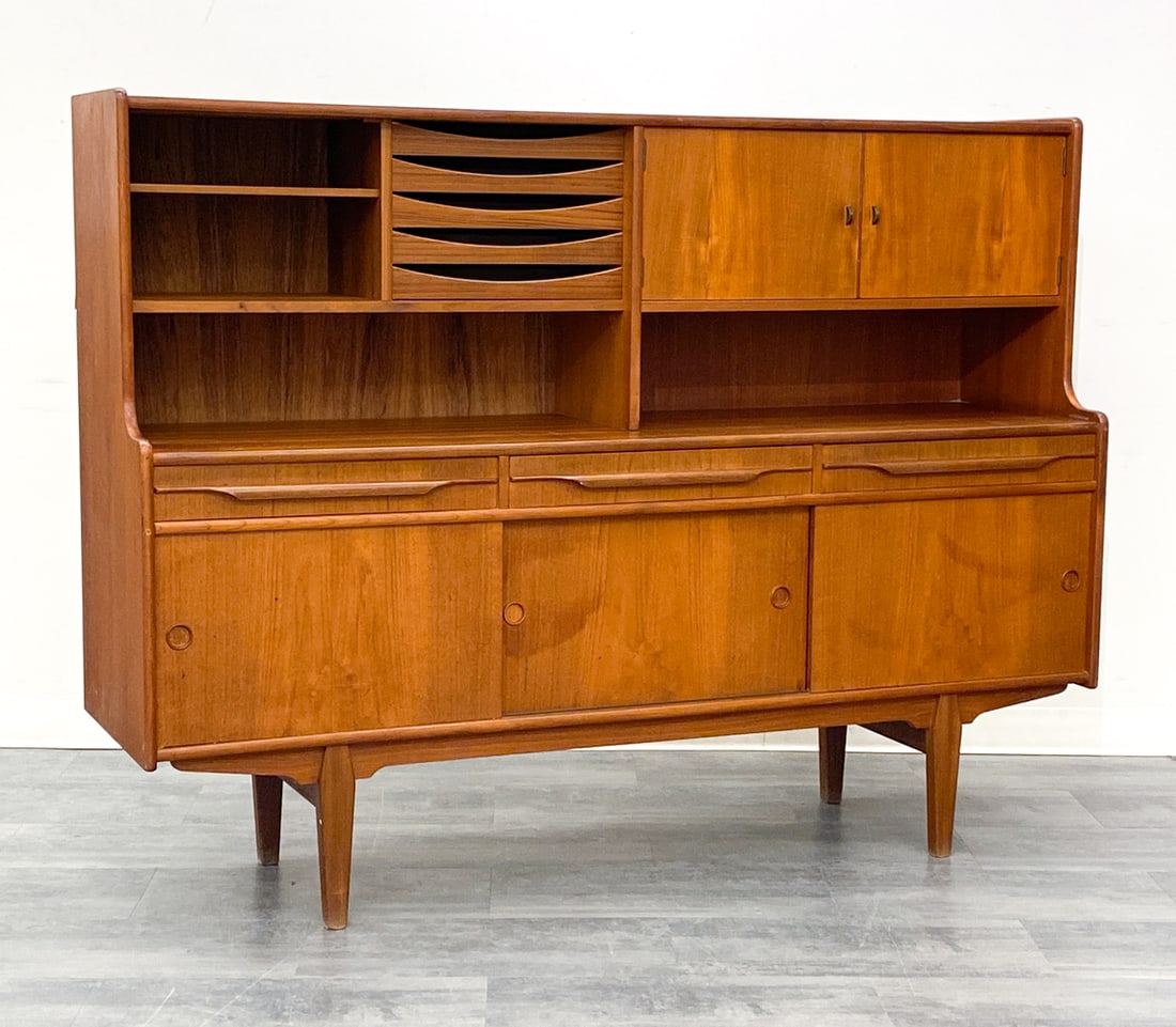 MID-CENTURY DANISH TEAK SIDEBOARD C. 1960S (1 of 16)
