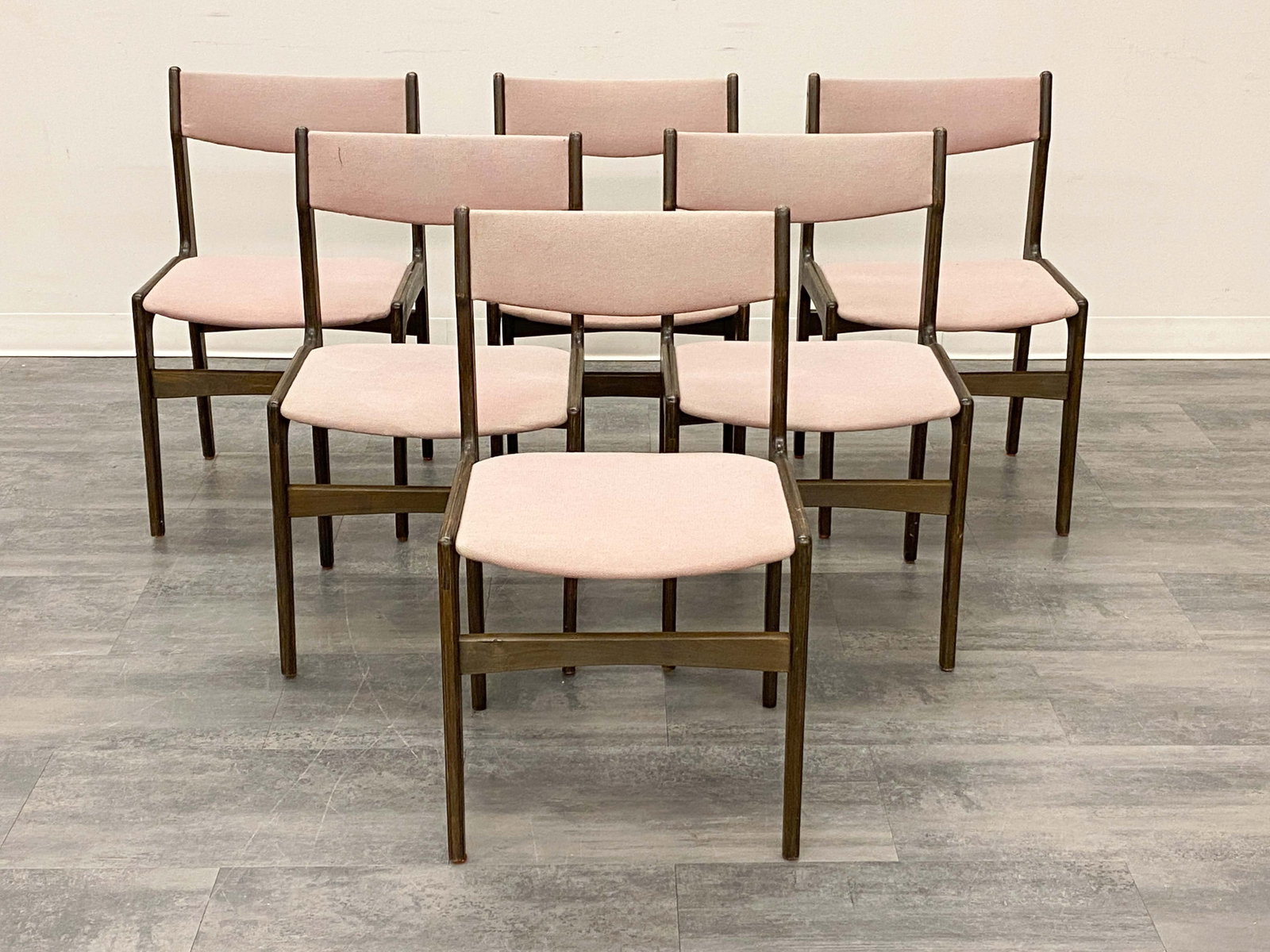 6 FARSTRUP STYLE DANISH DINING CHAIRS 1960S: (6) stained frame chairs with pink upholstery. Denmark, circa 1960s. Dimensions: H x W x D Condition: Wear consistent with age and use. Fading to upholstery, discoloration, scuffs. Nicks, rubs to legs