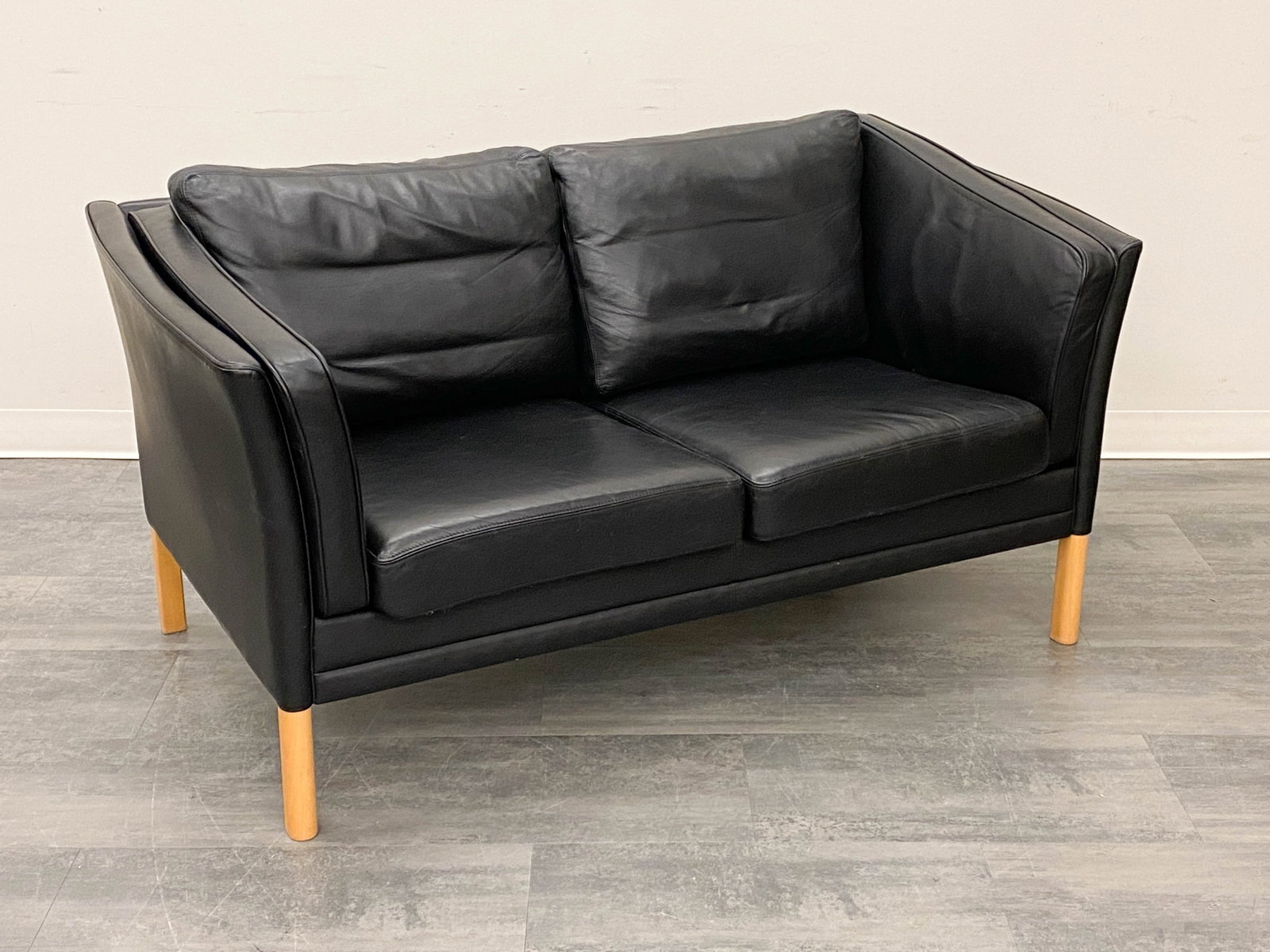 BORGE MOGENSEN STYLE DANISH LEATHER SOFA C. 1960S. (1 of 13)