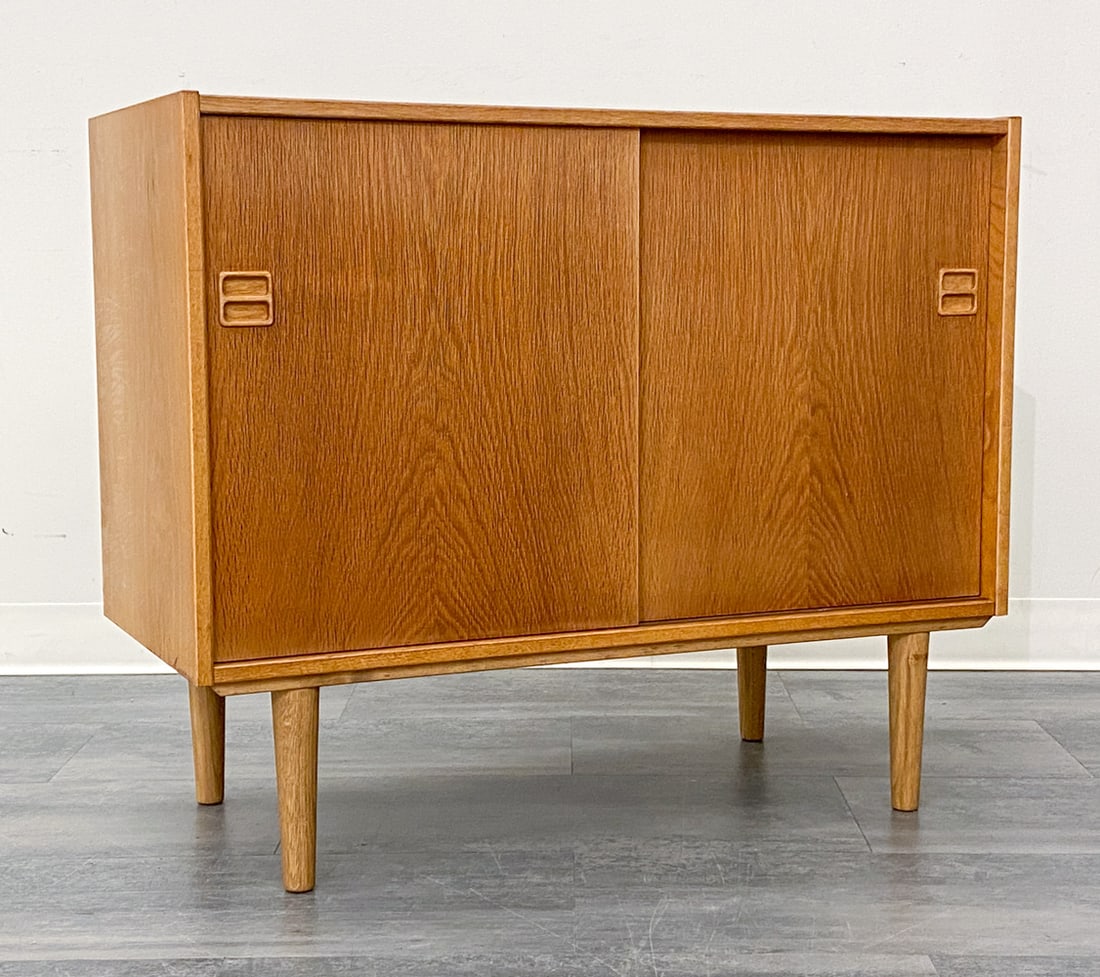 MID-CENTURY DANISH OAK CABINET C. 1960S (1 of 13)