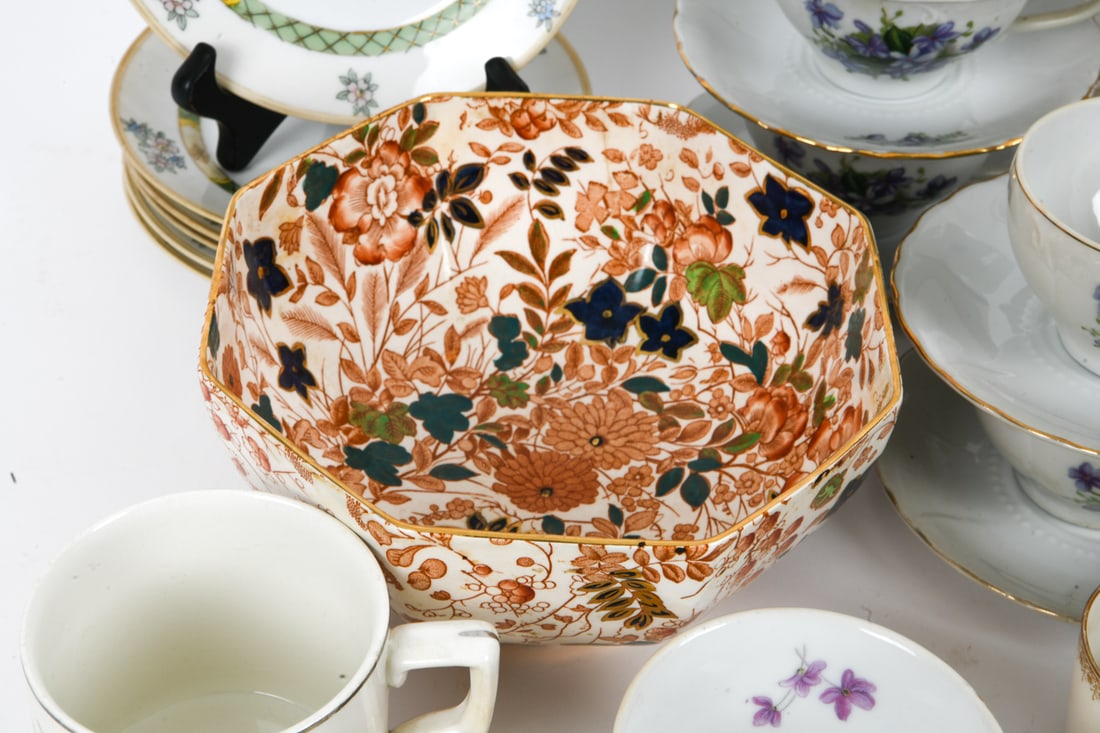 PORCELAIN GROUPING - 5