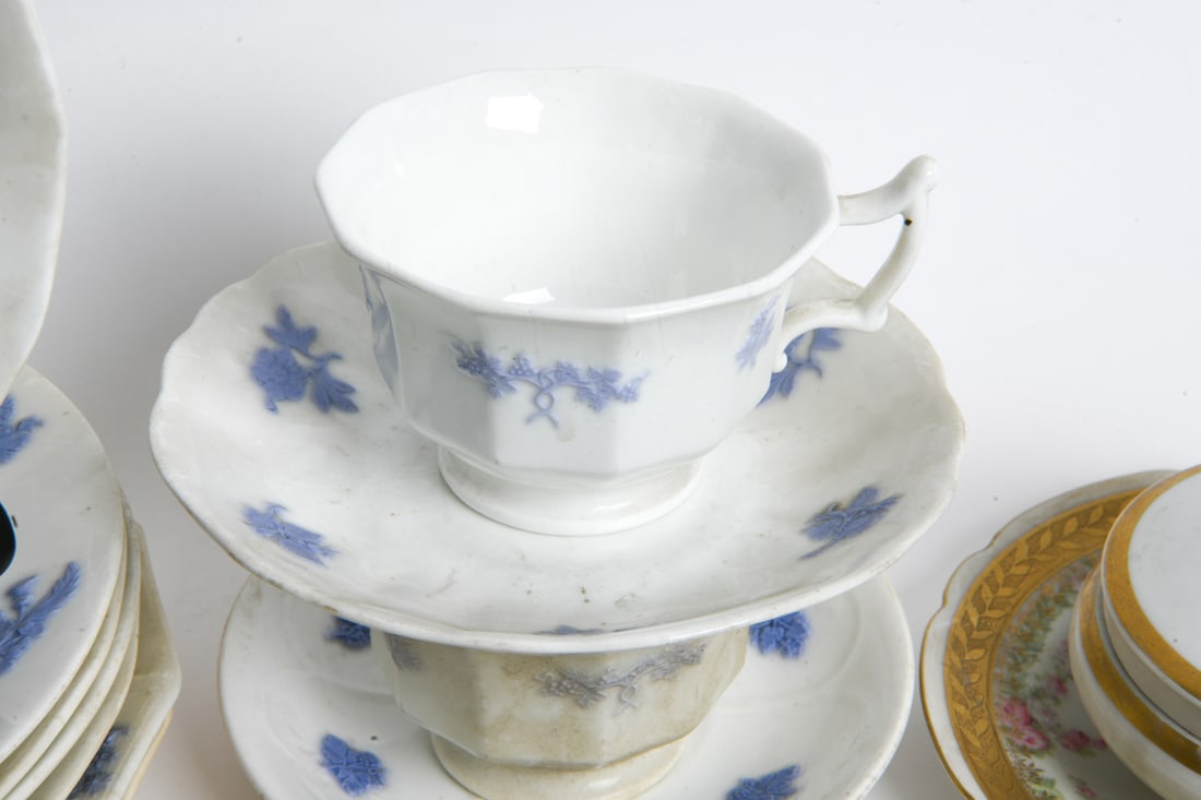 PORCELAIN GROUPING - 7