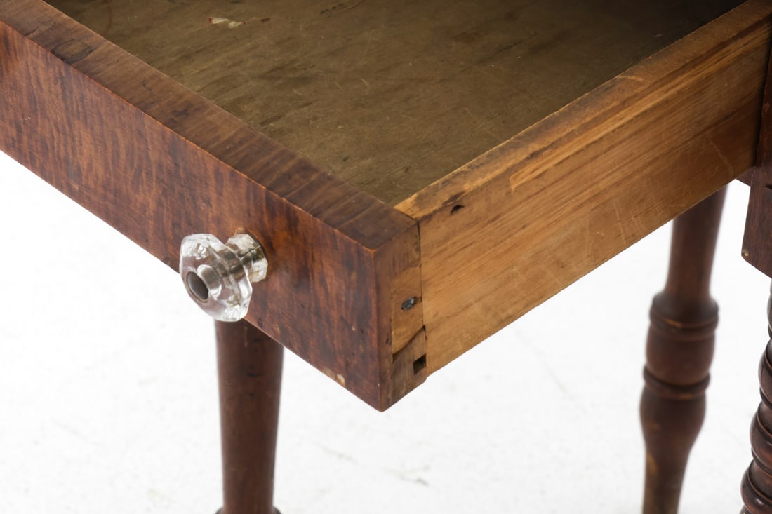 SHERATON STYLE MAPLE SIDE TABLE - 10