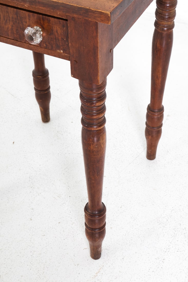 SHERATON STYLE MAPLE SIDE TABLE - 11