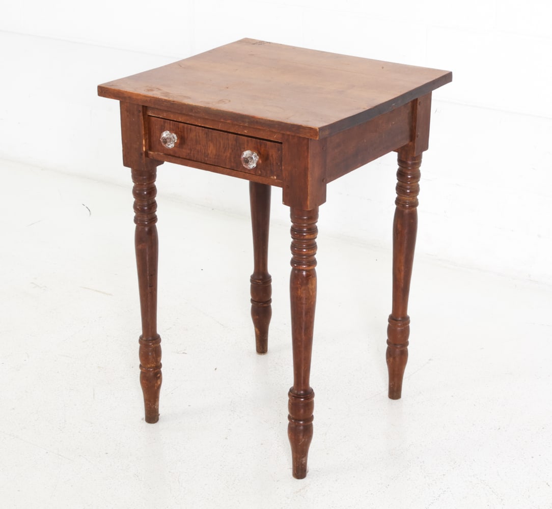 SHERATON STYLE MAPLE SIDE TABLE - 2