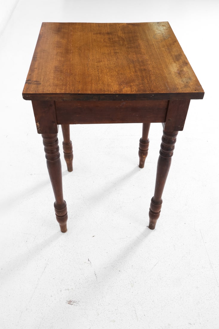 SHERATON STYLE MAPLE SIDE TABLE - 7
