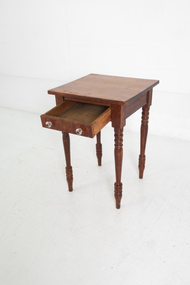 SHERATON STYLE MAPLE SIDE TABLE - 9